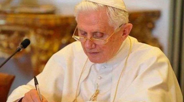 Imprensa destaca que papa emérito Bento XVI não é coautor de livro sobre celibato