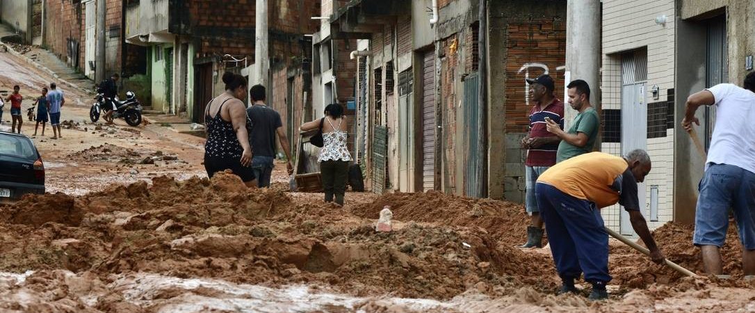Número de mortes por conta das chuvas chega a 55 em Minas Gerais