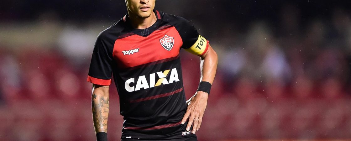 Paulo Carneiro afirma que não há possibilidade de Neilton ficar no Vitória