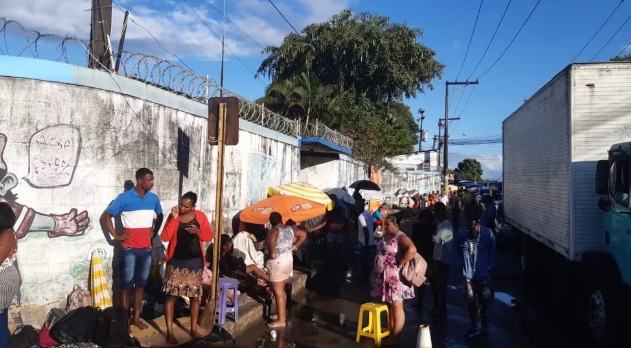 Carnaval de Salvador: ambulantes ‘acampam’ em frente a secretaria para tentar licenciamento