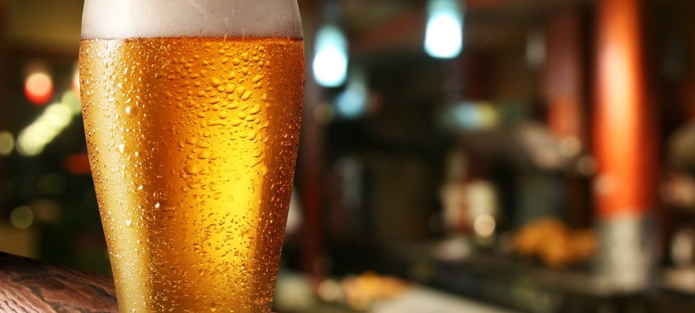 14 pessoas que beberam cerveja Backer correm risco de morte, diz Secretaria