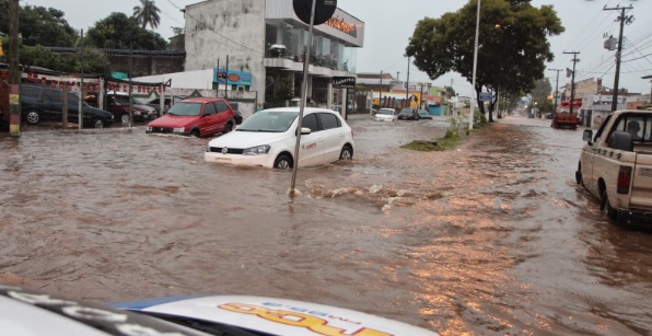 Feira de Santana: após chuvas, Prefeitura decreta situação de emergência