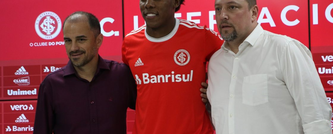 Bahia confirma venda de parte dos direitos econômicos de Moisés ao Inter