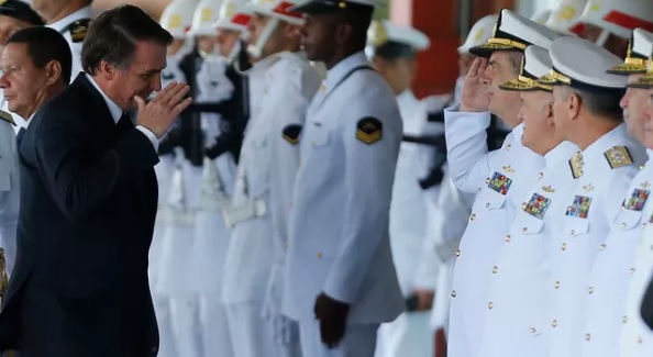 Após Bolsonaro aumentar verba estatal da Marinha, gastos militares sobem