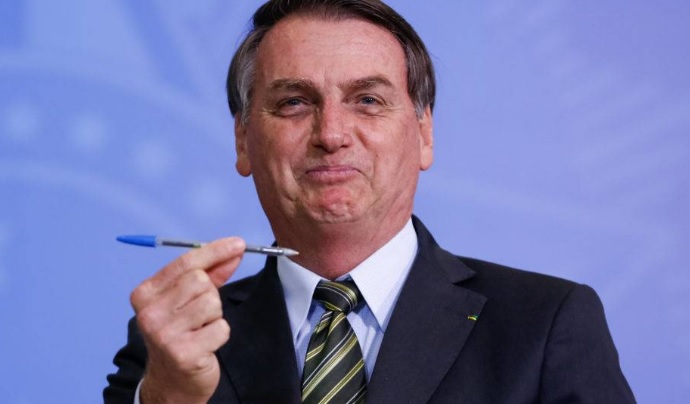 Após previsão de Guedes, Bolsonaro garante que existe brecha para reajustar salário mínimo pela inflação