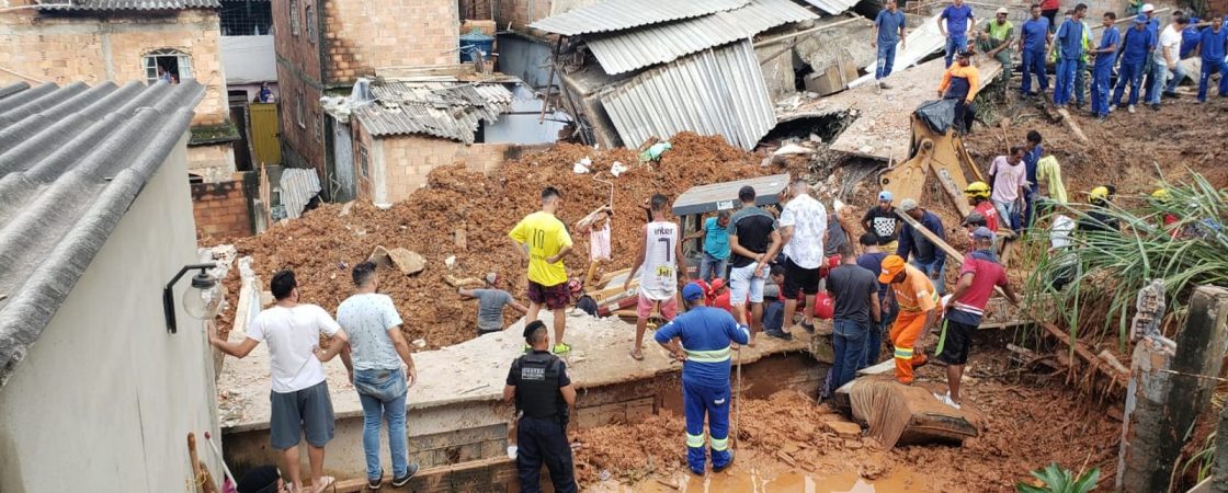 Defesa Civil: número de mortos por chuvas em MG chega a 30