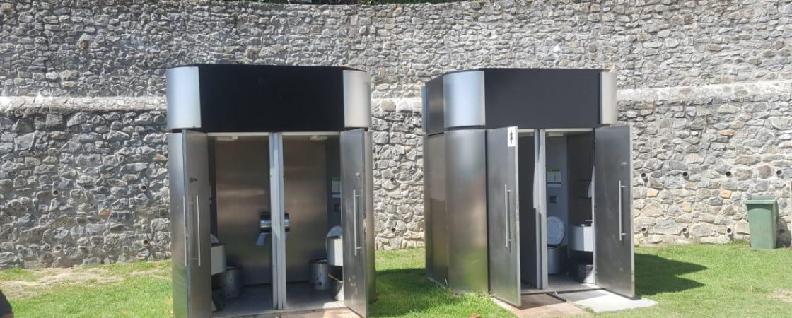 Costa de Camaçari vai receber banheiros modernos e mais resistentes
