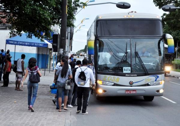 Simões Filho: divulgado o calendário para cadastramento e recadastramento do transporte universitário