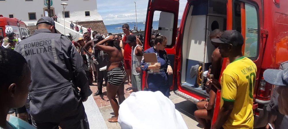 Jovem morre após bater a cabeça no cais do Porto da Barra, em Salvador