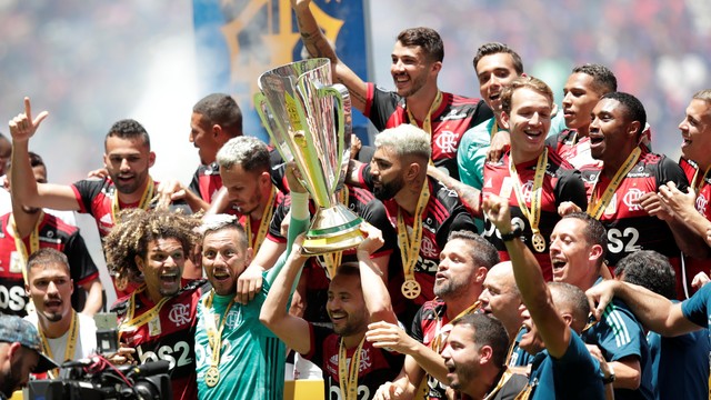 Título inédito: Flamengo domina o Athletico-PR e conquista a Supercopa