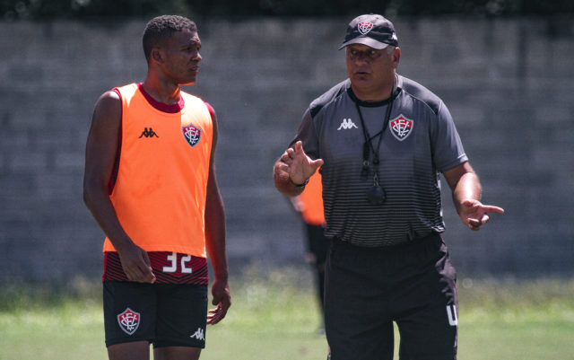 Focado no Ba-Vi, time de transição do Vitória realiza coletivo