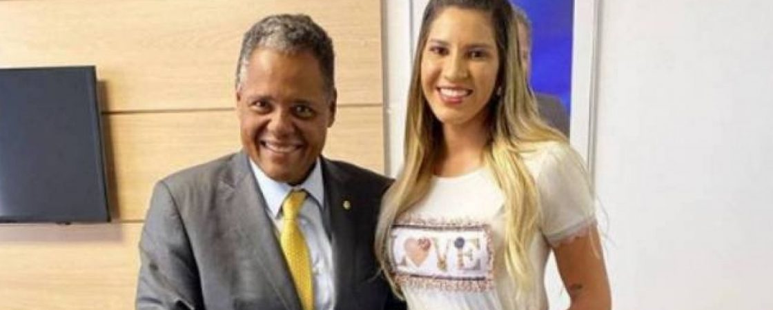 Ex-mulher do goleiro Jeanzinho, ex-Bahia, decide ser pré-candidata a vereadora