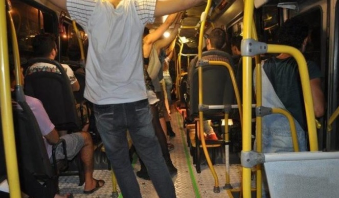 Passageiros foram agredidos durante assalto em ônibus de Simões Filho