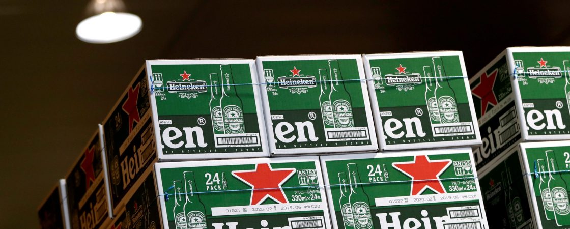 Heineken anuncia recall de lotes de garrafas que podem soltar lasca de vidro