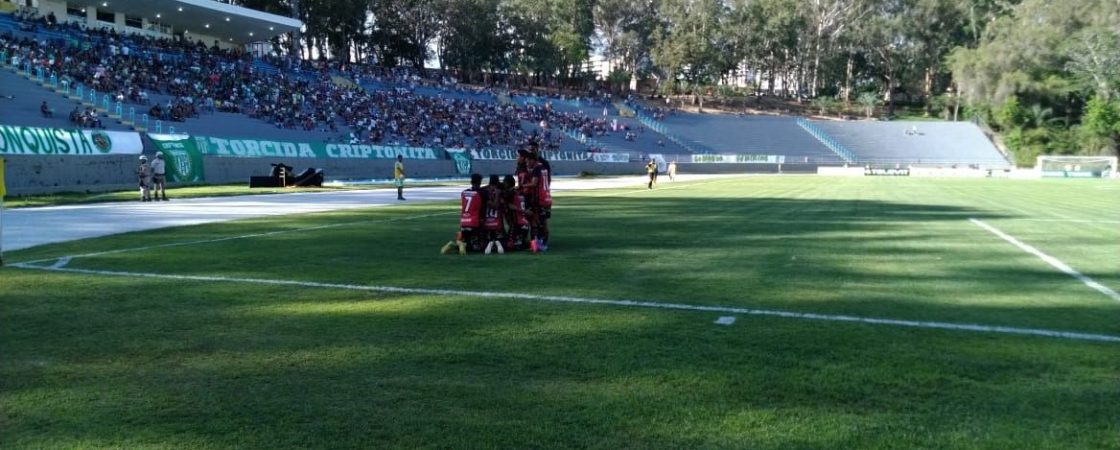 Eron marca no fim e Vitória bate o Conquista