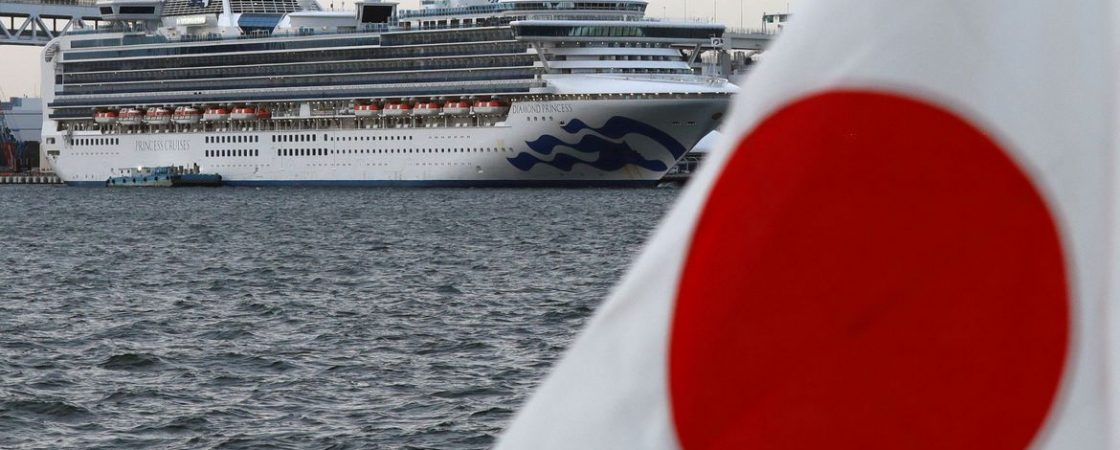 Coronavírus: mais passageiros deixam navio de cruzeiro no Japão