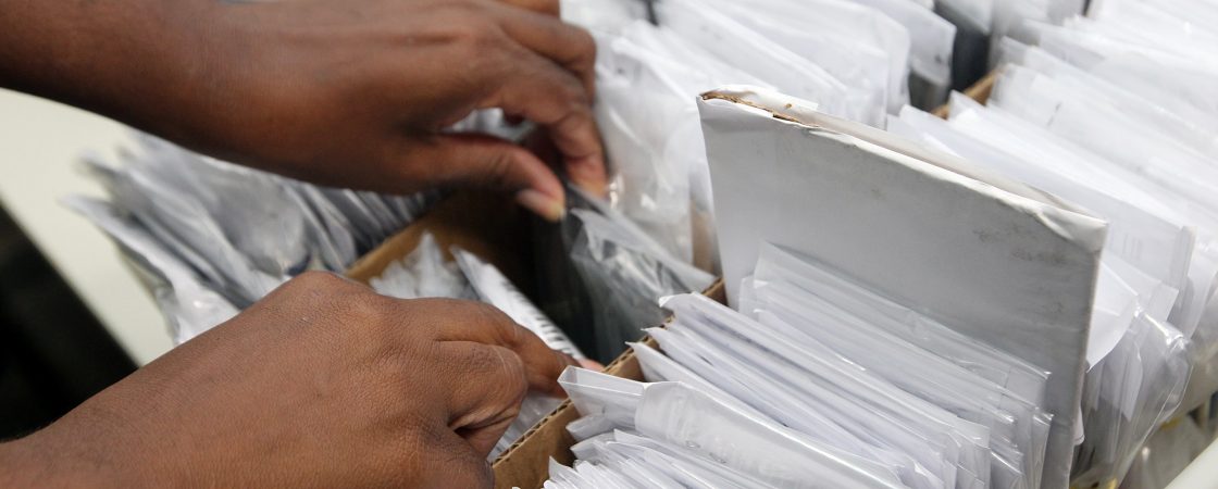 Polícia entrega lotes de documentos e objetos perdidos no Carnaval