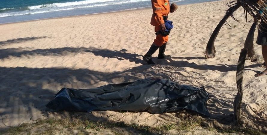 Corpo de jovem desaparecido em praia de Camaçari é localizado