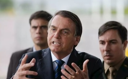 ‘Quem é essa porcaria chamada Greenpeace’, reage Bolsonaro após críticas