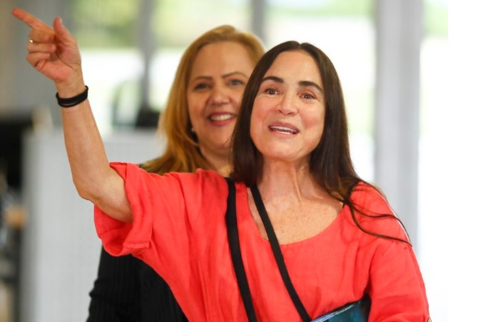 Olavo de Carvalho diz que Regina Duarte ‘não tem a menor ideia do que está fazendo’, e pede ‘perdão’ à Bolsonaro