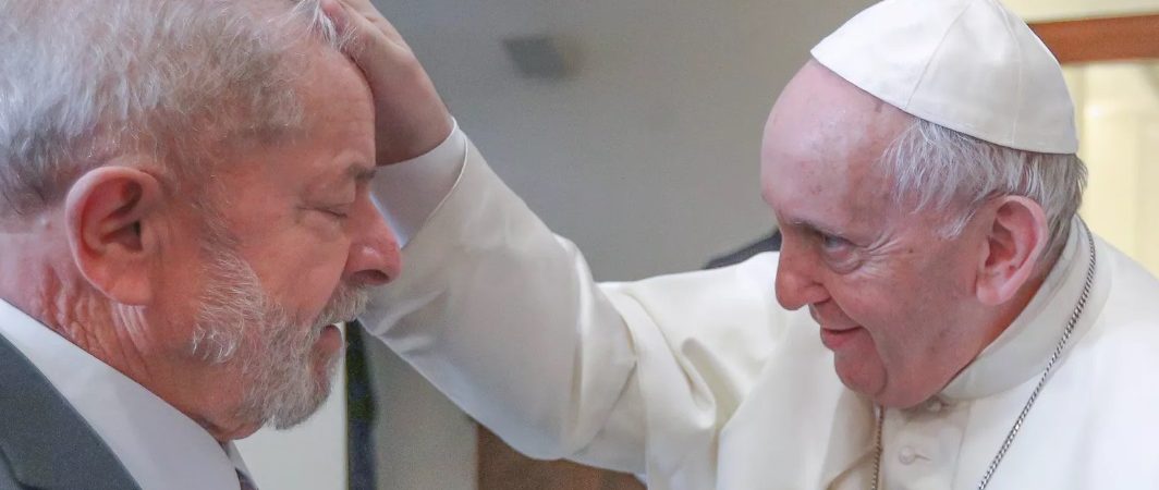 Papa Francisco recebe o ex-presidente Lula no Vaticano