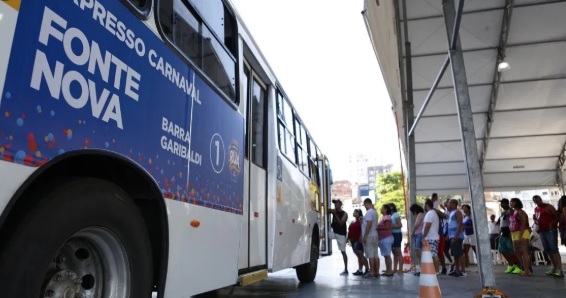 Carnaval: mais de 1 milhão de passageiros usaram ônibus no primeiro dia da folia soteropolitana