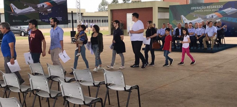 Coronavírus: Brasileiros são liberados da quarentena e deixam Anápolis