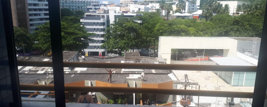 Homem ameaça se jogar de prédio em Ondina, em Salvador
