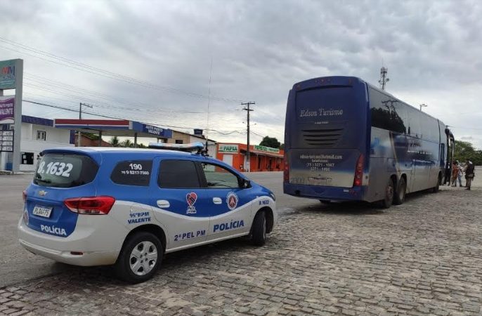 Ônibus de São Paulo com 32 passageiros é apreendido no interior da Bahia