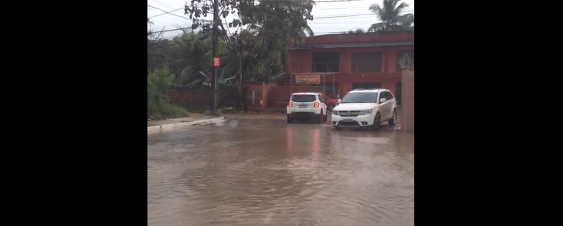 Chuva forte: morador denuncia alagamento e prejuízos na Costa de Camaçari