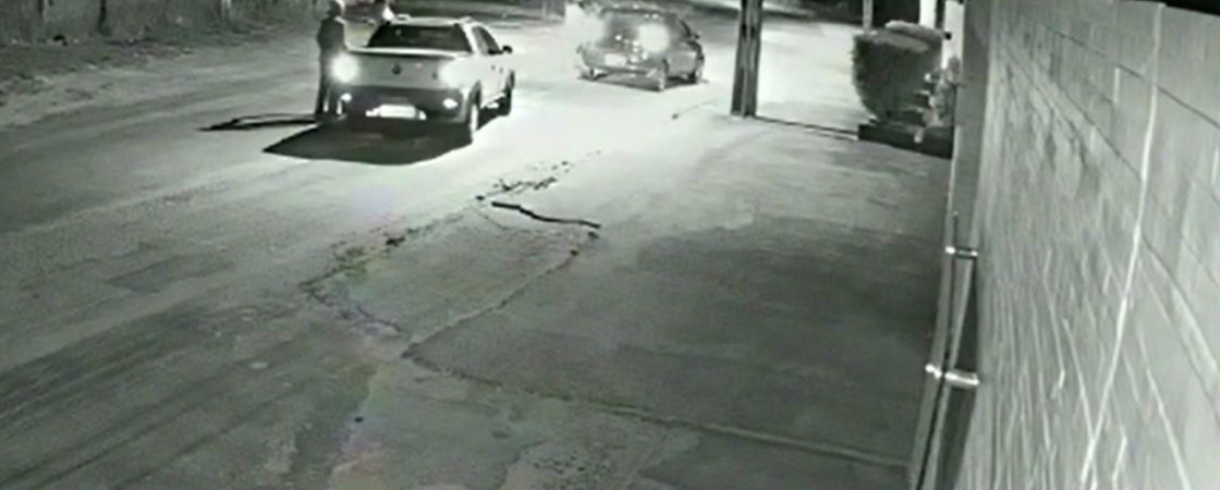 Homem é abordado por bandidos e tem carro roubado em Camaçari; assista