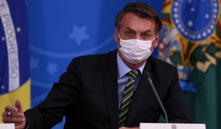 Em pronunciamento, Bolsonaro pede calma e compara coronavírus a ‘gripezinha’