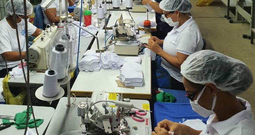 Covid-19: Empresas de confecção vão fabricar 61 mil peças de vestuário para hospitais baianos