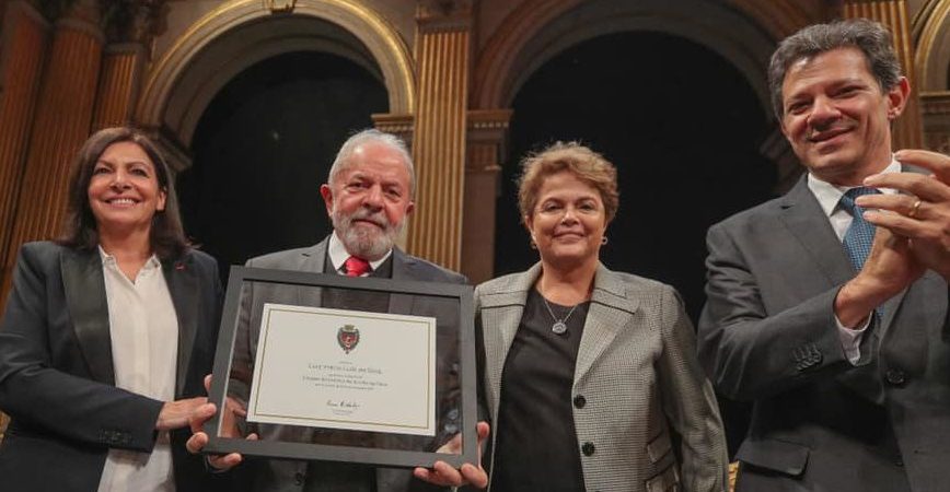 Lula recebe prêmio de cidadão honorário de Paris