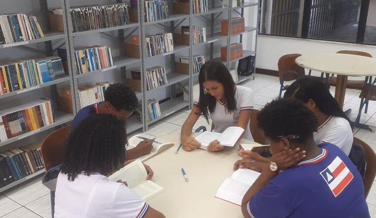 Colégio estadual em Camaçari ganha nova biblioteca com acervo de 4 mil livros