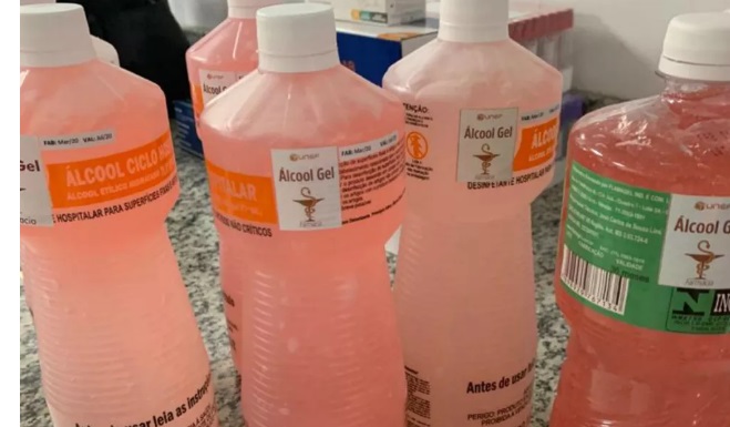 Coronavírus: estudantes de Farmácia na BA produzem álcool gel e distribuem em instituição