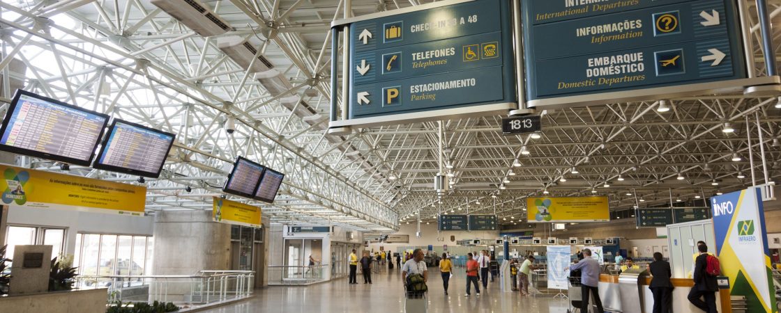 Governo restringe entrada de estrangeiros por mais 30 dias em aeroportos