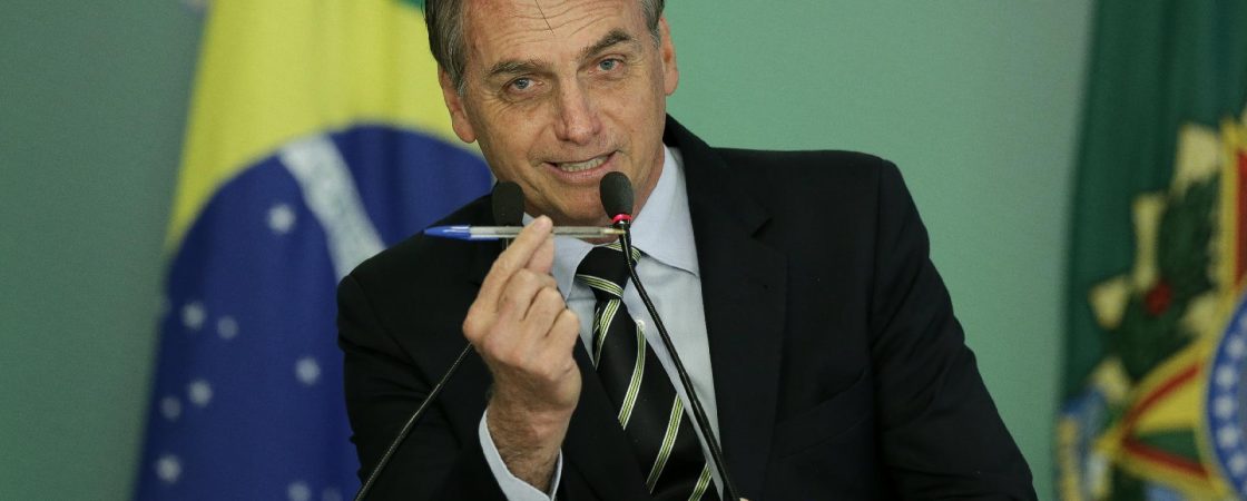 Bolsonaro sanciona MP da renda básica emergencial de R$ 600