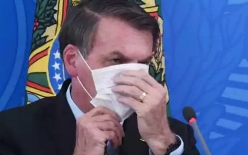 Bolsonaro sanciona, com vetos, lei que torna obrigatório o uso de máscara