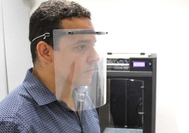 UEFS inicia produção de protetores faciais que serão doados a profissionais de saúde