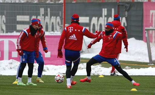 Em meio à pandemia, Bayern de Munique volta aos treinamentos nesta segunda (6)