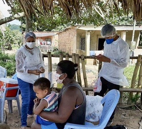 Simões Filho: moradores do Quilombo Rio dos Macacos são vacinados contra a Influenza