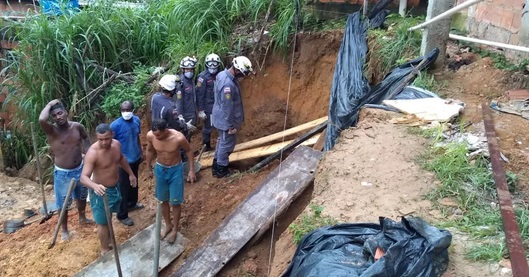 Salvador: homem é soterrado na tarde de hoje (4) enquanto cavava buraco
