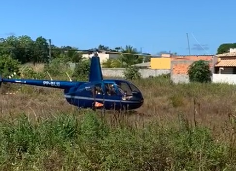 Moradores relatam pouso clandestino de helicóptero dentro de condomínios na costa de Camaçari; veja