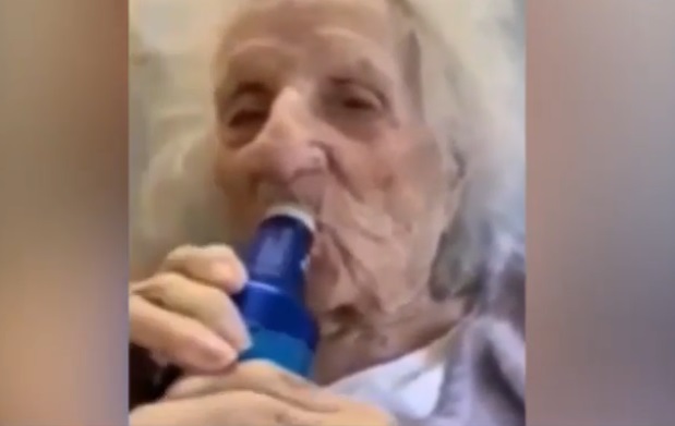 Vídeo: aos 103 anos, idosa supera Covid-19 e celebra vitória com cerveja gelada