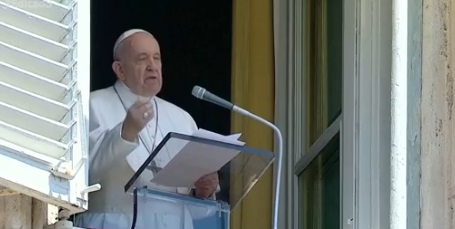 ‘Curar as pessoas, que são mais importantes do que a economia’, destaca Papa Francisco durante orações