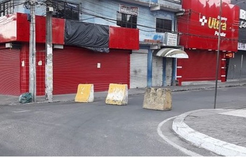 Coronavírus: Centro de Camaçari segue com bloqueios de vias e estacionamento; saiba mais