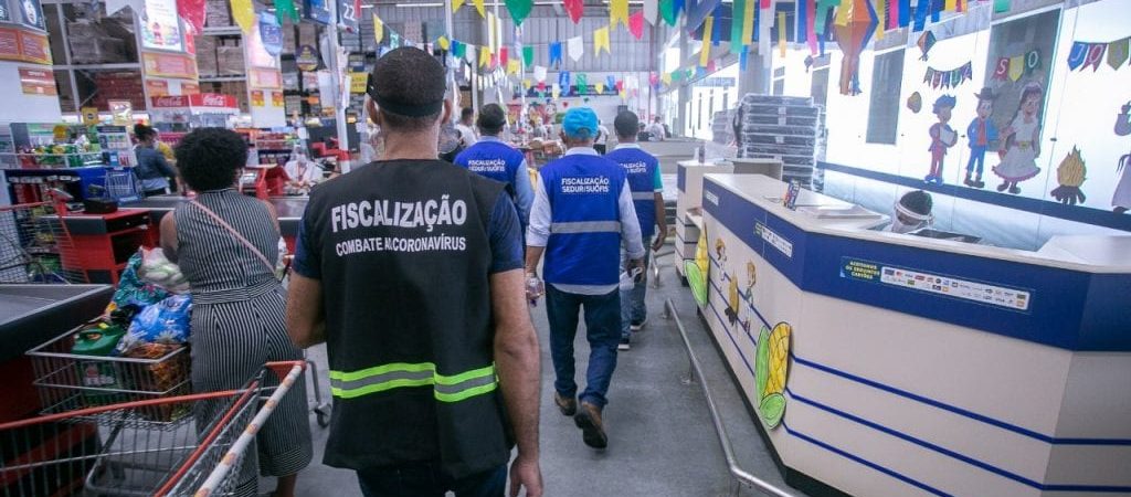 Prefeitura de Camaçari intensifica fiscalização em redes de supermercados