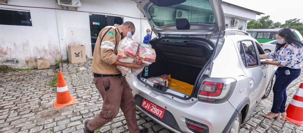 Camaçari: STT entrega cestas básicas para permissionários