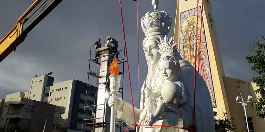 Praça da Pituba, em Salvador, recebe escultura gigante de Nossa Senhora da Luz